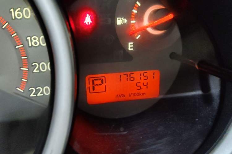 Used Nissan Tiida Sedan 2008 1.6L Automatic Smart Version Odometer Close Up