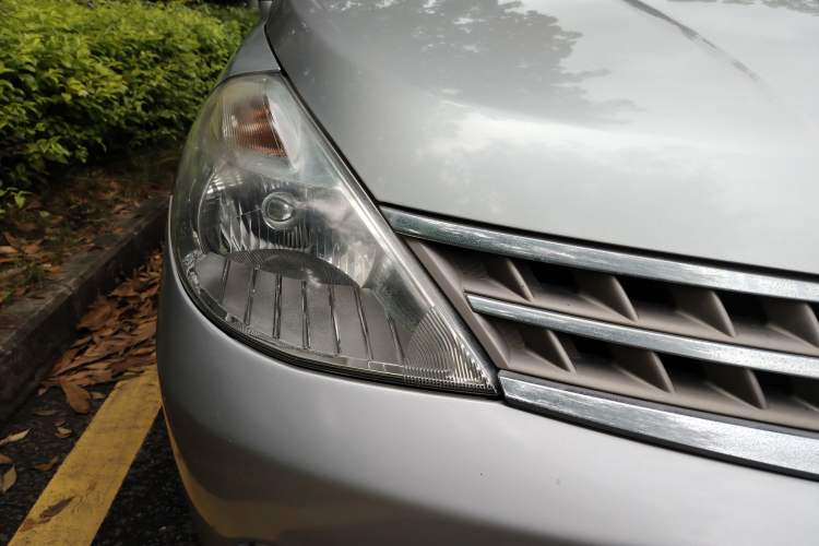 Used Nissan Tiida Sedan 2008 1.6L Manual Fashion Edition Right Front Headlight