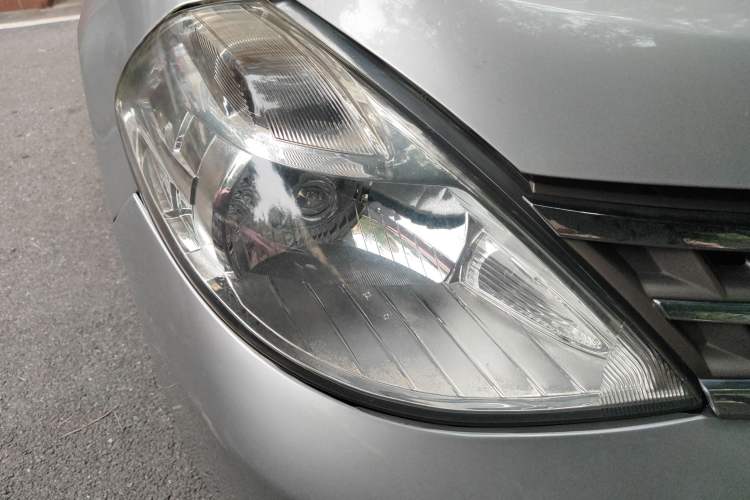 Used Nissan Tiida Sedan 2008 1.6L Automatic Smart Version Right Front Headlight
