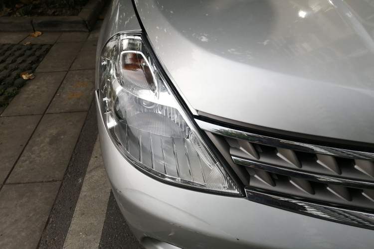 Used Nissan Tiida Sedan 2008 1.6L Automatic Fashion Edition Right Front Headlight