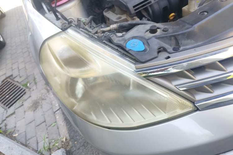 Used Nissan Tiida Sedan 2008 1.6L Manual Smart Version Right Front Headlight