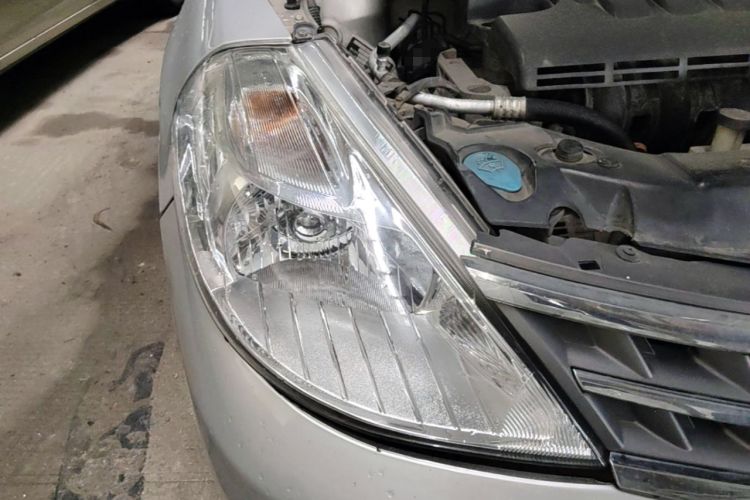 Used Nissan Tiida Sedan 2008 1.6L Automatic Smart Version Right Front Headlight