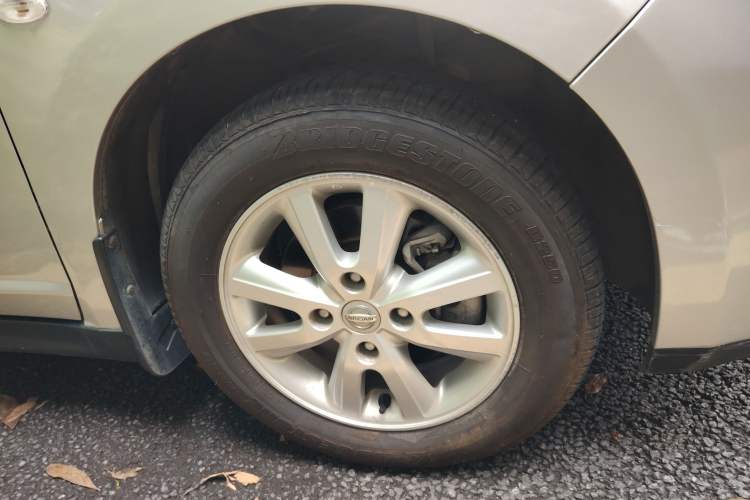 Used Nissan Tiida Sedan 2008 1.6L Manual Fashion Edition Right Front Wheel Hub