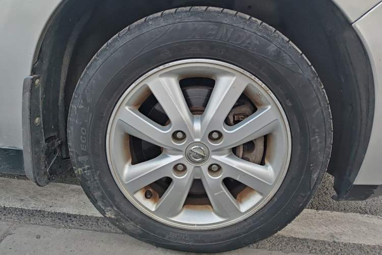 Used Nissan Tiida Sedan 2008 1.6L Manual Smart Version Right Front Wheel Hub