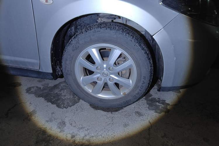 Used Nissan Tiida Sedan 2008 1.6L Manual Smart Version Right Front Wheel Hub