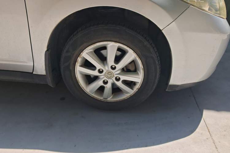 Used Nissan Tiida Sedan 2008 1.6L Manual Fashion Edition Right Front Wheel Hub