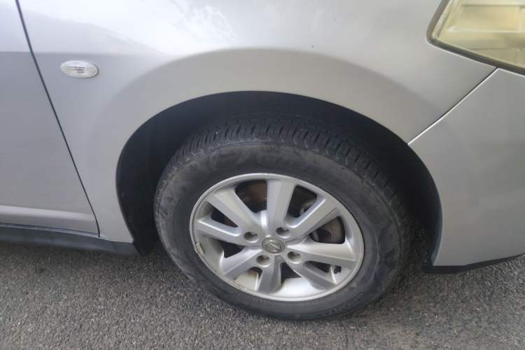 Used Nissan Tiida Sedan 2008 1.6L Manual Smart Version Right Front Wheel Hub
