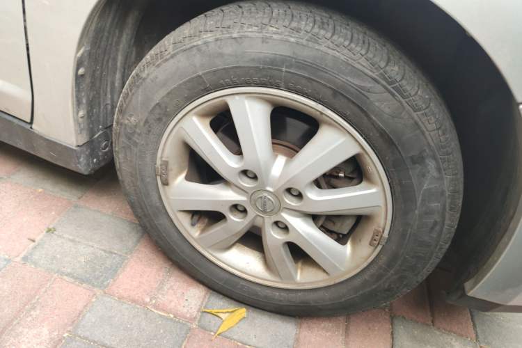 Used Nissan Tiida Sedan 2008 1.6L Manual Fashion Edition Right Front Wheel Hub