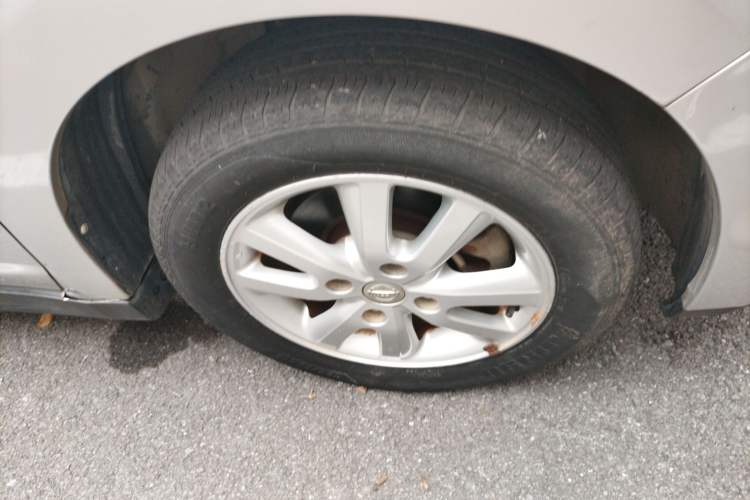 Used Nissan Tiida Sedan 2008 1.6L Manual Fashion Edition Right Front Wheel Hub