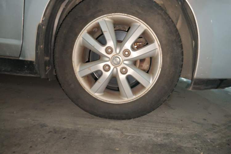 Used Nissan Tiida Sedan 2008 1.6L Manual Fashion Edition Right Front Wheel Hub
