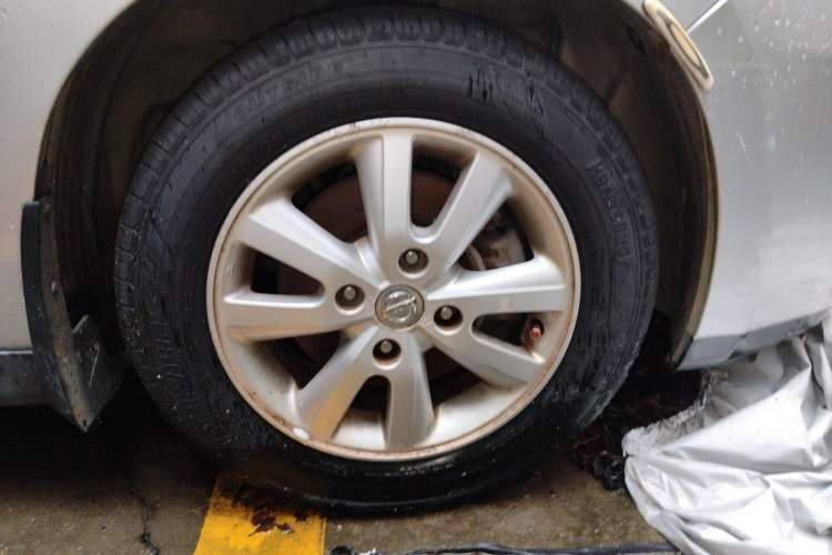 Used Nissan Tiida Sedan 2008 1.6L Automatic Smart Version Right Front Wheel Hub