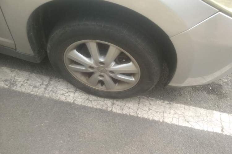 Used Nissan Tiida Sedan 2008 1.6L Automatic Fashion Edition Right Front Wheel Hub