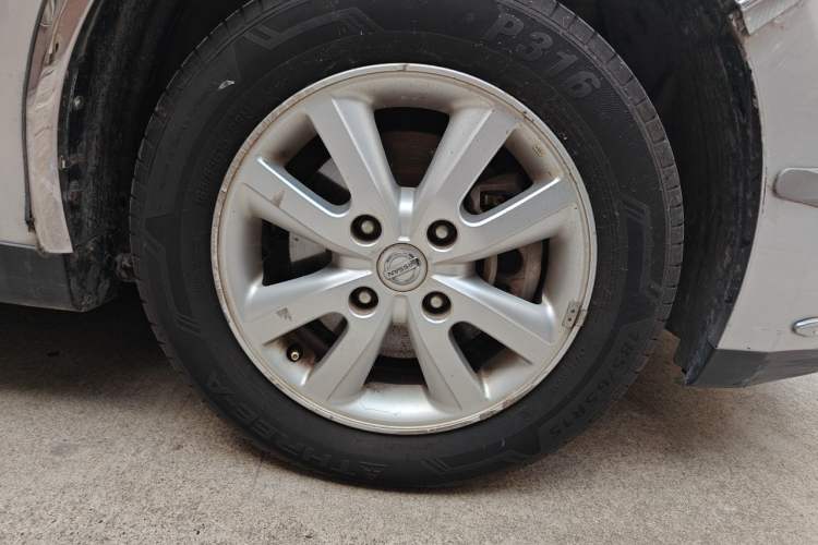 Used Nissan Tiida Sedan 2008 1.6L Manual Fashion Edition Right Front Wheel Hub