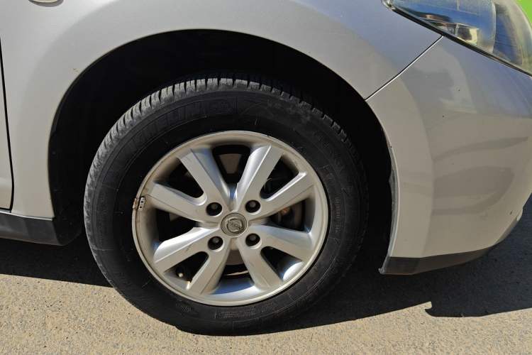 Used Nissan Tiida Sedan 2008 1.6L Manual Fashion Edition Right Front Wheel Hub