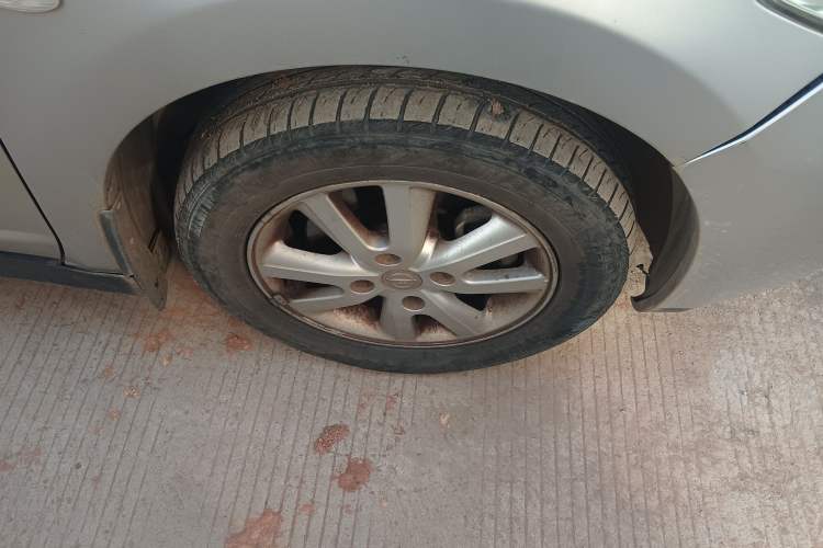 Used Nissan Tiida Sedan 2008 1.6L Manual Fashion Edition Right Front Wheel Hub