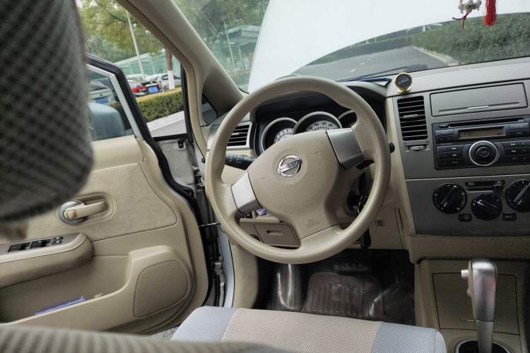 Used Nissan Tiida Sedan 2008 1.6L Automatic Fashion Edition Steering Wheel