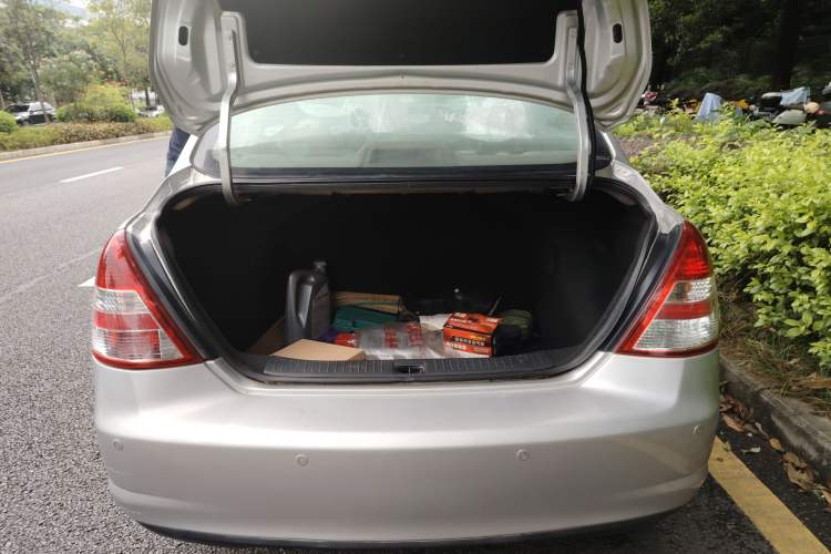 Used Nissan Tiida Sedan 2008 1.6L Manual Fashion Edition Trunk