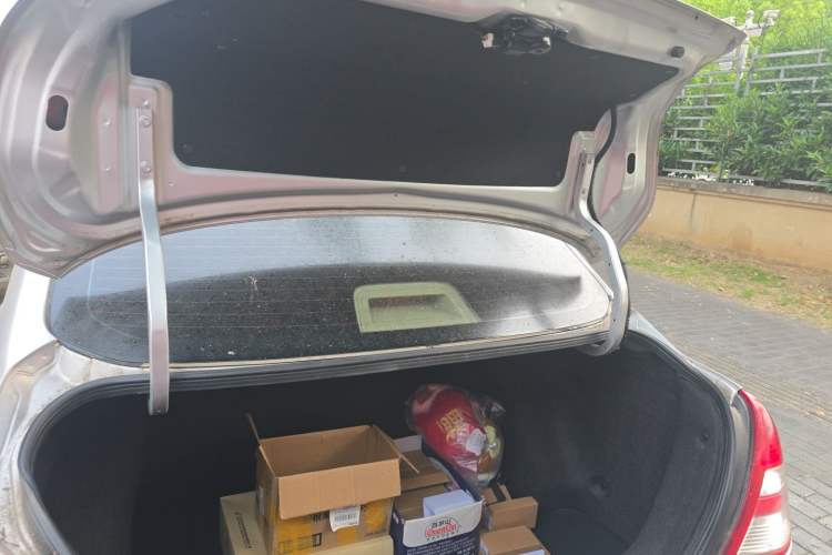 Used Nissan Tiida Sedan 2008 1.6L Automatic Fashion Edition Trunk