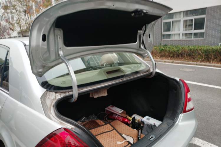 Used Nissan Tiida Sedan 2008 1.6L Manual Fashion Edition Trunk