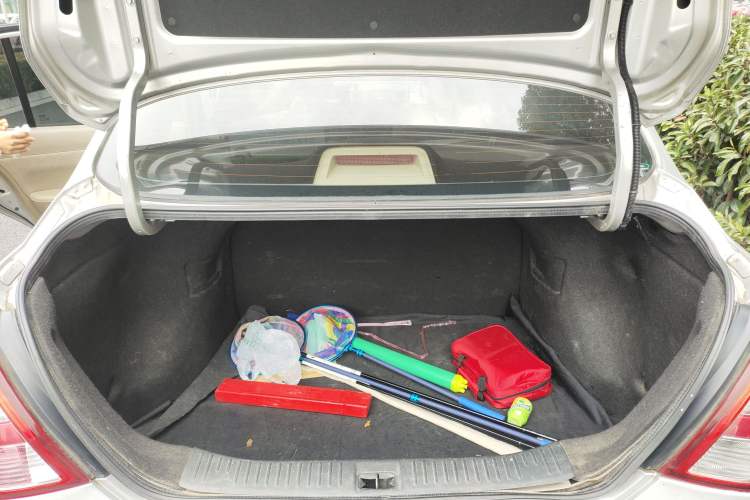 Used Nissan Tiida Sedan 2008 1.6L Automatic Fashion Edition Trunk