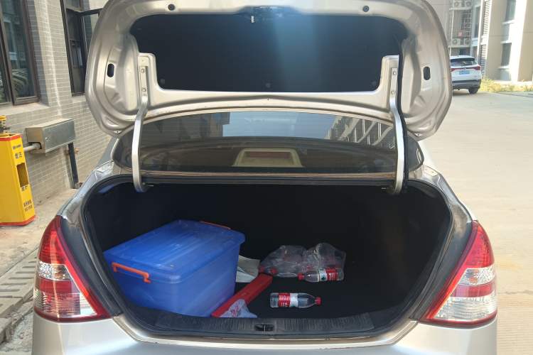 Used Nissan Tiida Sedan 2008 1.6L Manual Fashion Edition Trunk