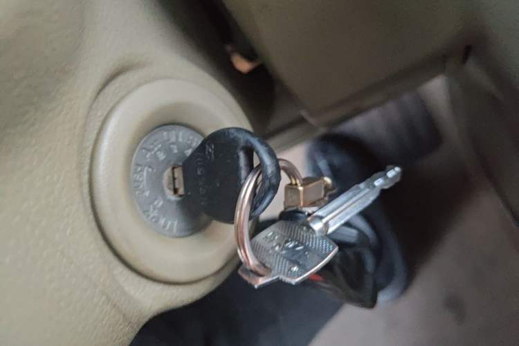 Used Nissan Tiida Sedan 2008 1.6L Manual Smart Version Vehicle Key