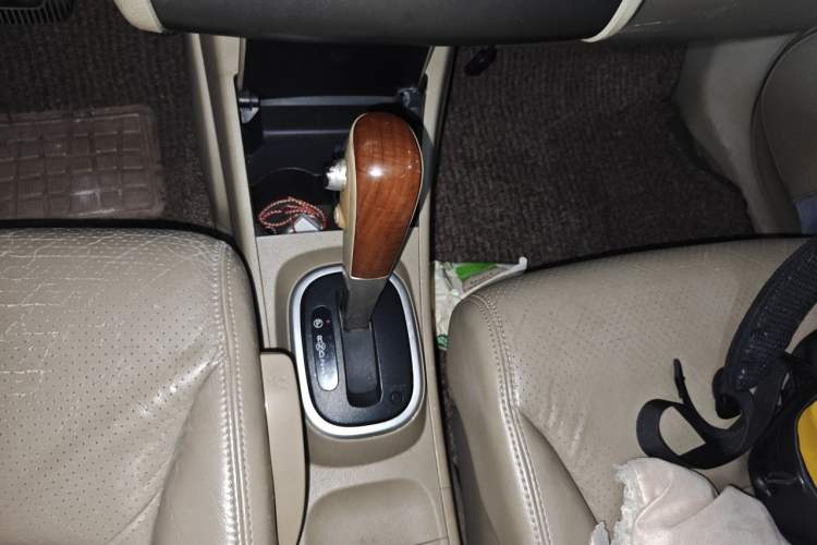 Used Nissan Tiida Sedan 2008 1.6L Automatic Smart Version Gear Lever