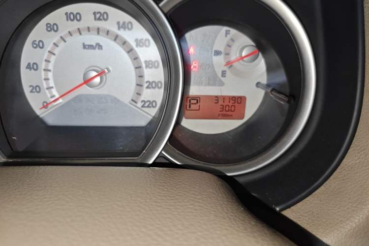 Used Nissan Tiida Sedan 2008 1.6L Automatic Smart Version Odometer Close Up