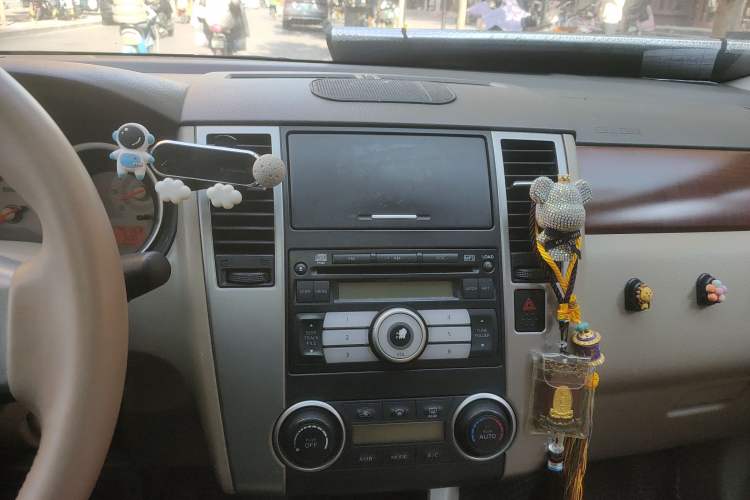 Used Nissan Tiida Sedan 2008 1.6L Automatic Smart Version Audio And AC Panel