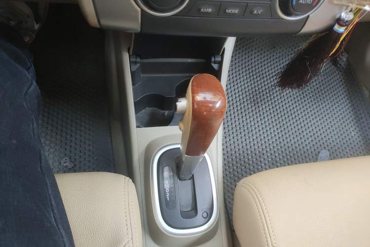 Used Nissan Tiida Sedan 2008 1.6L Automatic Smart Version Gear Lever