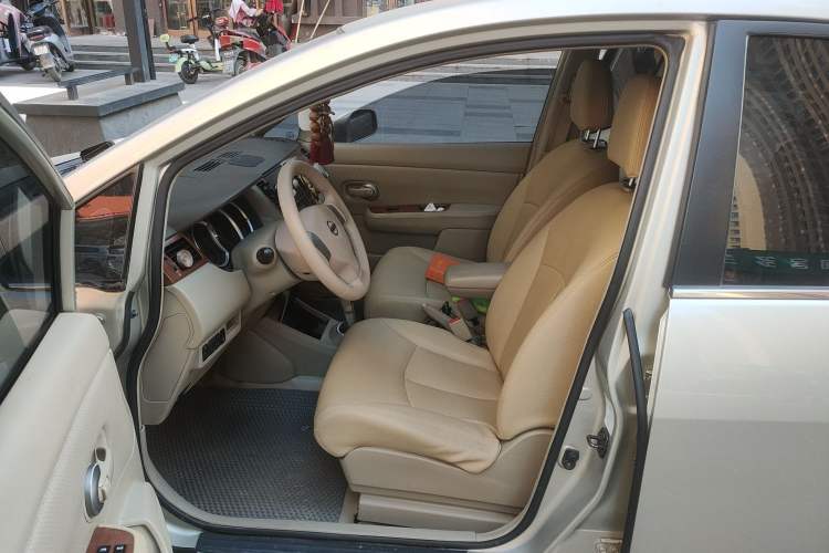 Used Nissan Tiida Sedan 2008 1.6L Automatic Smart Version Left Front Seat