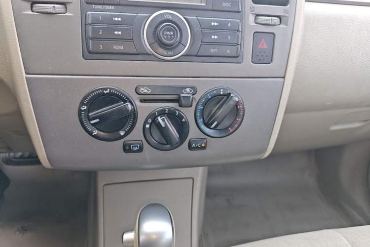 Used Nissan Tiida Sedan 2009 1.6L Automatic Tech Edition Audio And AC Panel