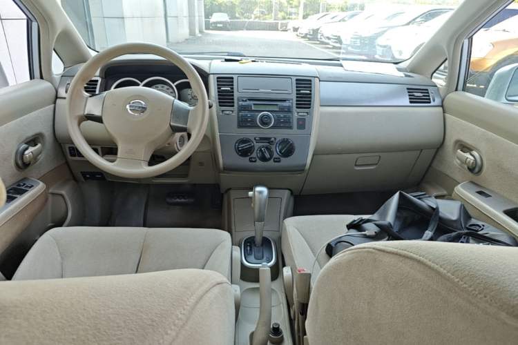 Used Nissan Tiida Sedan 2009 1.6L Automatic Tech Edition Center Console