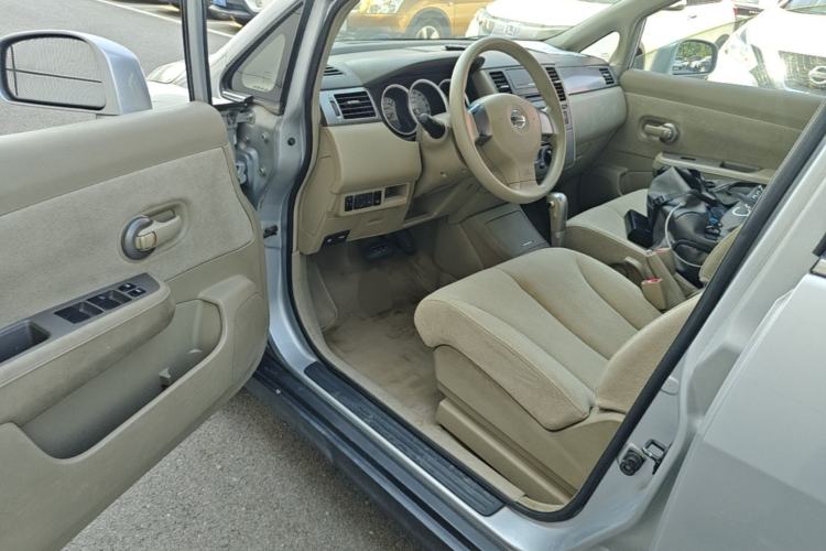 Used Nissan Tiida Sedan 2009 1.6L Automatic Tech Edition Driver Seat