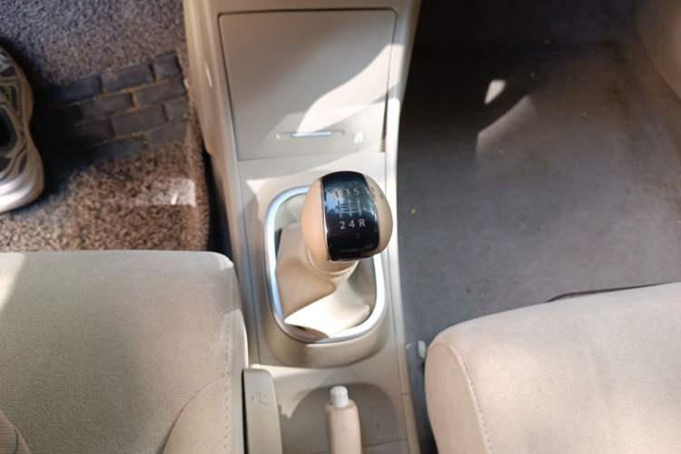 Used Nissan Tiida Sedan 2009 1.6L Automatic Tech Edition Gear Lever