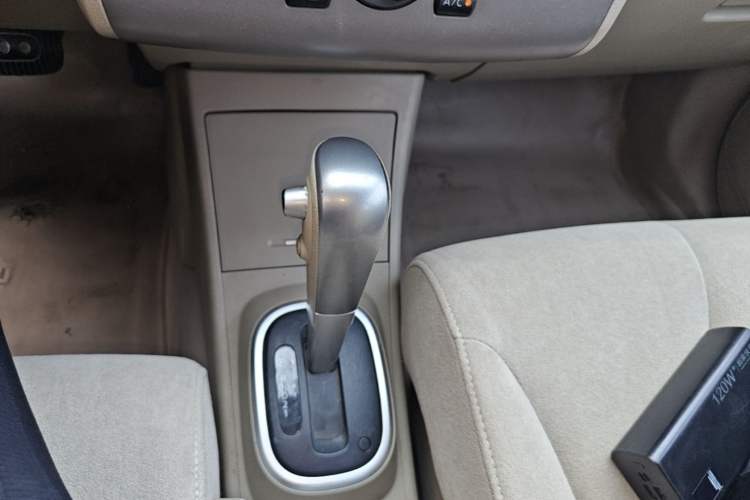 Used Nissan Tiida Sedan 2009 1.6L Automatic Tech Edition Gear Lever