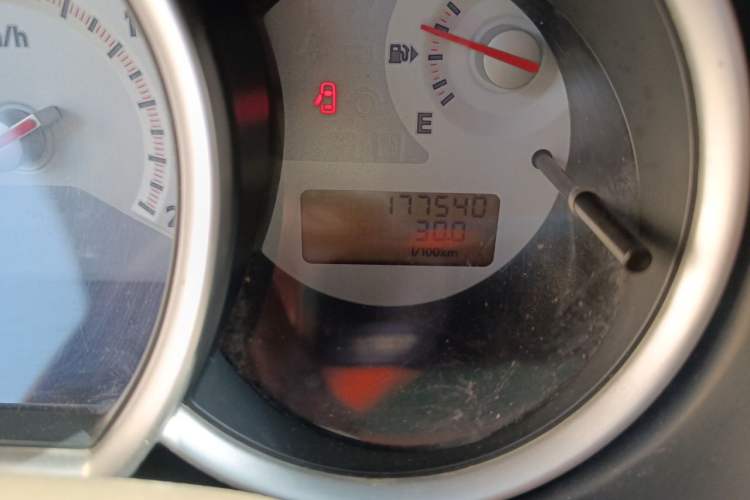 Used Nissan Tiida Sedan 2009 1.6L Automatic Tech Edition Odometer Close Up