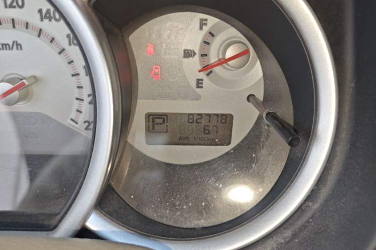 Used Nissan Tiida Sedan 2009 1.6L Automatic Tech Edition Odometer Close Up