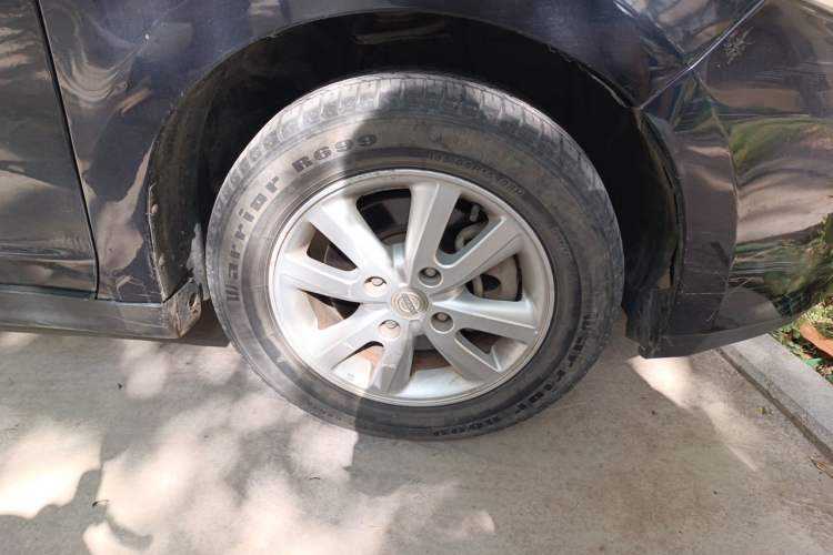 Used Nissan Tiida Sedan 2009 1.6L Automatic Tech Edition Right Front Wheel Hub