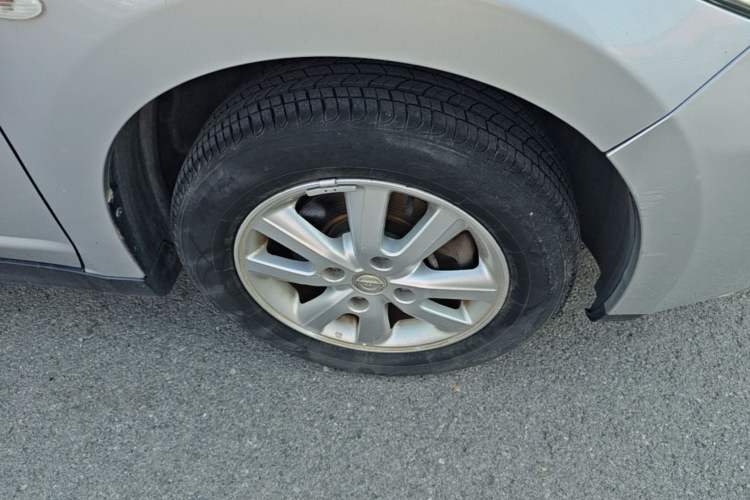 Used Nissan Tiida Sedan 2009 1.6L Automatic Tech Edition Right Front Wheel Hub