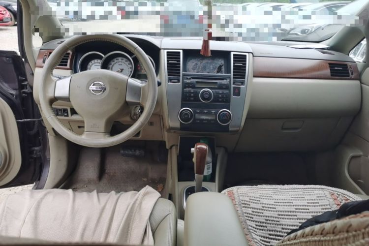 Used Nissan Tiida Sedan 2009 1.6L Automatic Tech Edition Center Console