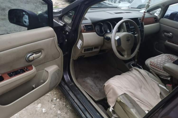 Used Nissan Tiida Sedan 2009 1.6L Automatic Tech Edition Driver Seat