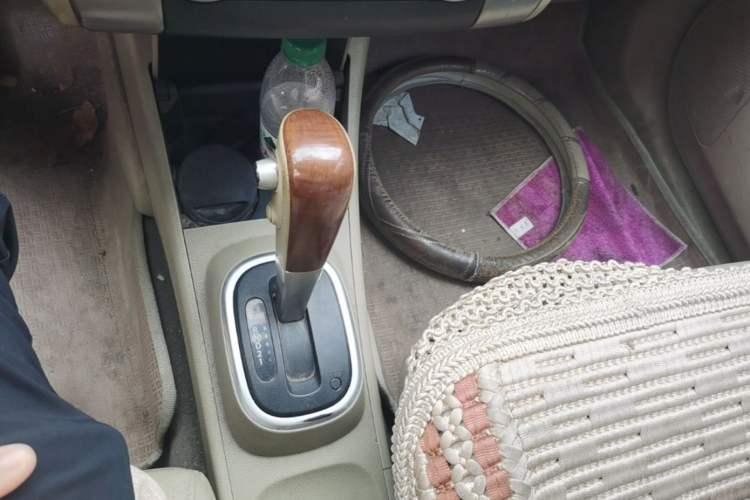 Used Nissan Tiida Sedan 2009 1.6L Automatic Tech Edition Gear Lever