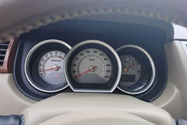 Used Nissan Tiida Sedan 2009 1.6L Automatic Tech Edition Instrument Cluster