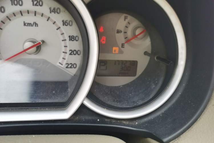 Used Nissan Tiida Sedan 2009 1.6L Automatic Tech Edition Odometer Close Up