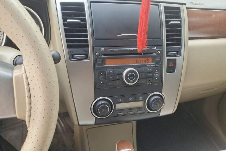 Used Nissan Tiida Sedan 2009 1.6L Automatic Tech Edition Audio And AC Panel