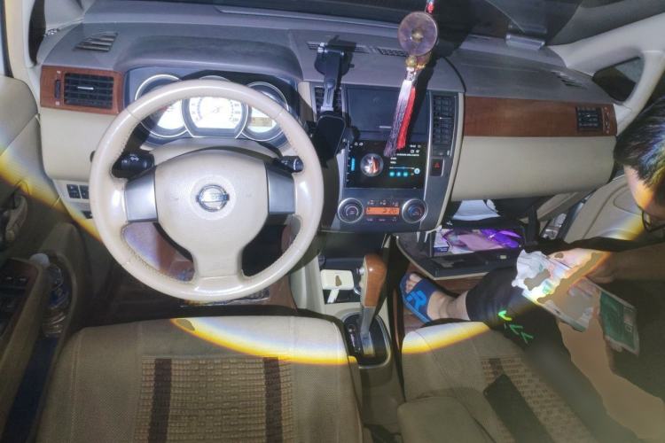 Used Nissan Tiida Sedan 2009 1.6L Automatic Tech Edition Center Console