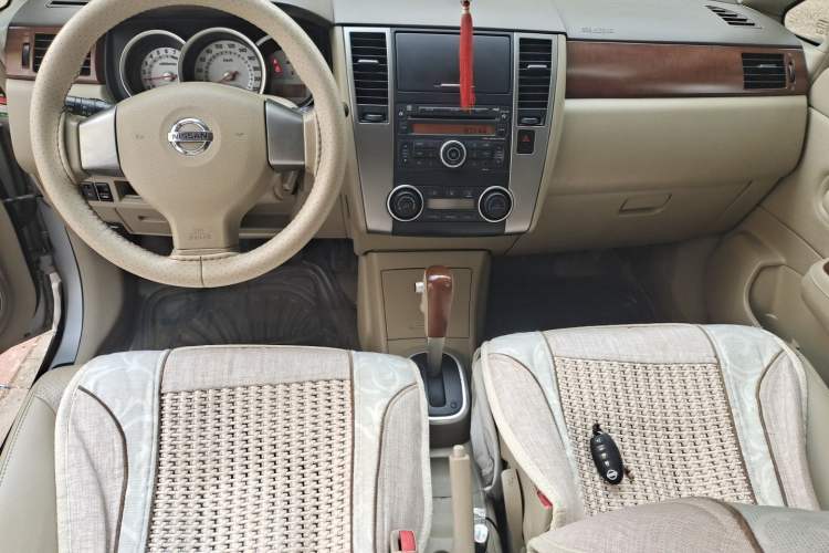 Used Nissan Tiida Sedan 2009 1.6L Automatic Tech Edition Center Console