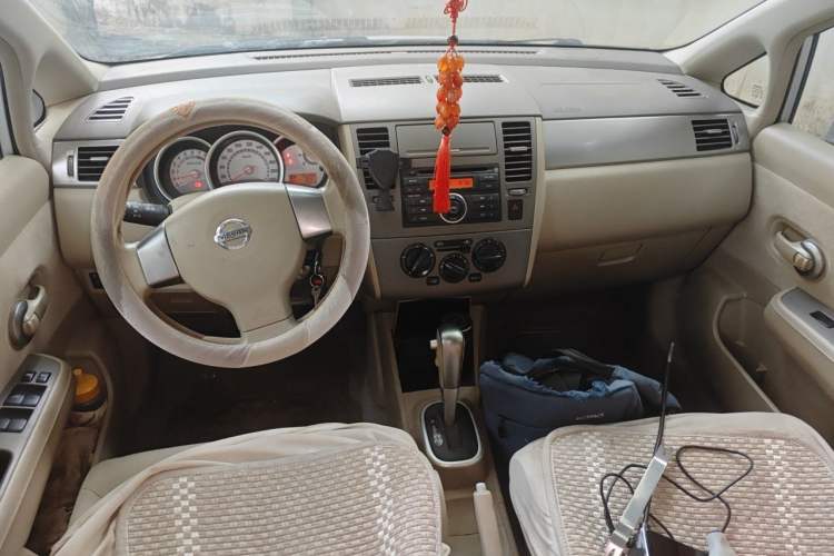 Used Nissan Tiida Sedan 2009 1.6L Automatic Tech Edition Center Console