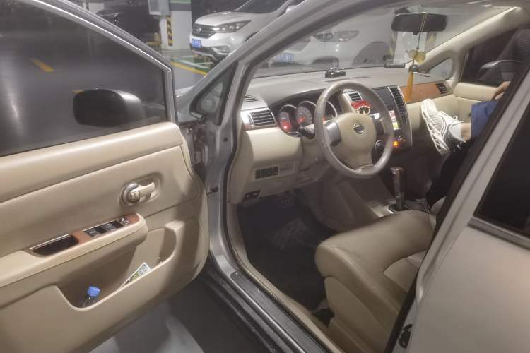 Used Nissan Tiida Sedan 2009 1.6L Automatic Tech Edition Driver Seat